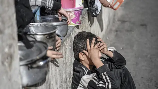 UNRWA: Gazze'de personelimiz de dahil insanlar açlıktan bayılıyor