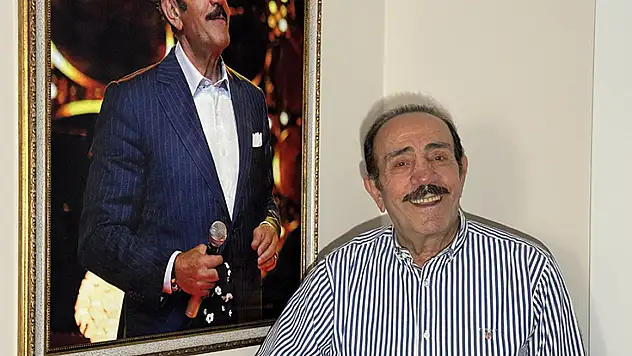 Usta sanatçının yeni rotası: Bu kez meydanlara taşıyor!