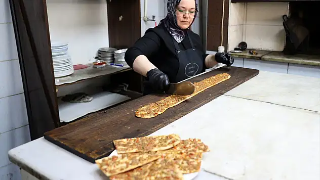 Ustalara kızdı fırının başına geçti: Konya'da usta dayanmayan fırına 'Hanımeli' değdi!