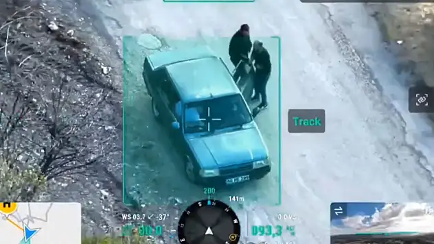 Uygulamayı fark edince arkadaşı ile yer değiştiren ehliyetsiz sürücü yakalandı!