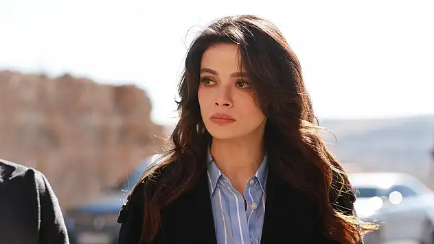 Uzak Şehir'in Alya'sı Sinem Ünsal, Mardin halkı tarafından büyük ilgi görüyor