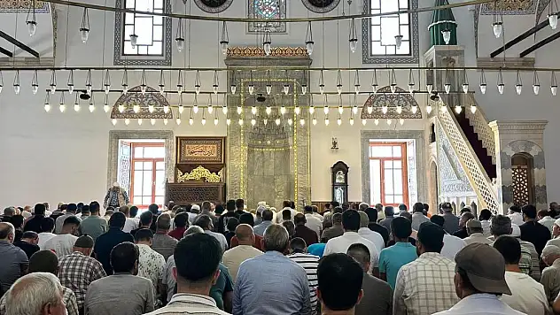 Vakıflar Mevlid Kandilinde Mevlit Okuttu