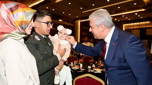 Vali Akın, gazileri ağırladı