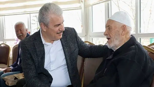 Vali Akın, huzurevi sakinlerini ziyaret etti
