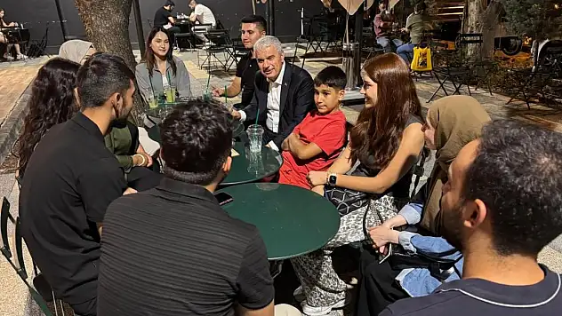 Vali Akın, Meram'da gençlerle bir araya geldi