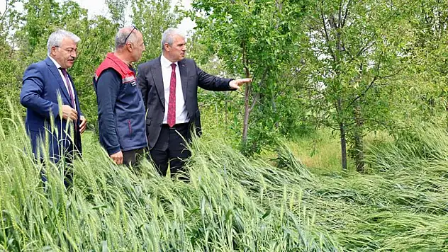 Vali Akın, su baskını görülen Konya'nın ilçesinde incelemelerde bulundu