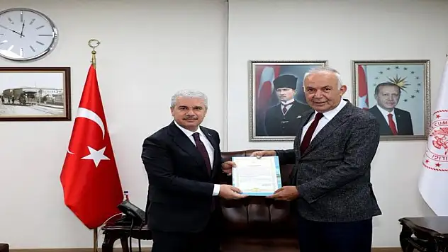 Vali Akın'dan Emekliye Ayrılan Vali Yardımcısına Teşekkür