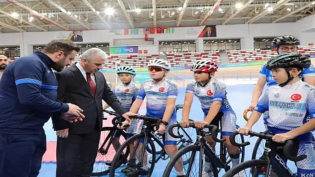 Vali İbrahim Akın, Konya Olimpik Veledromu'nda İncelemelerde Bulundu