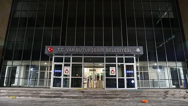 Van Büyükşehir Belediye Başkanı Zeydan görevden uzaklaştırıldı