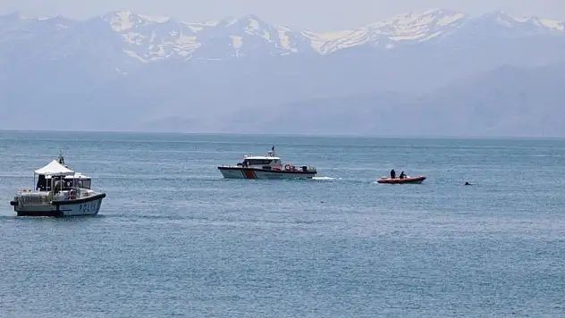 Van Gölü'nde kaybolan 2 kişinin cansız bedenlerine ulaşıldı