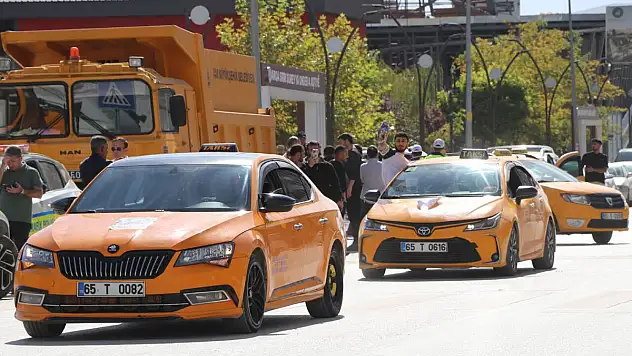 Van'da taksicilerden Rojin için kornalı eylem!