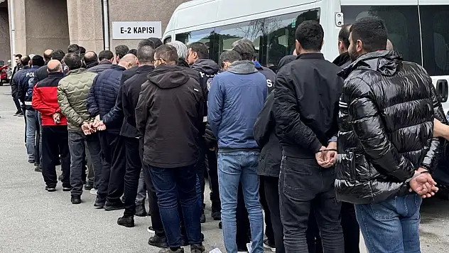 Vatandaşa bozuk et yedirmeye çalışan çete adliyede!