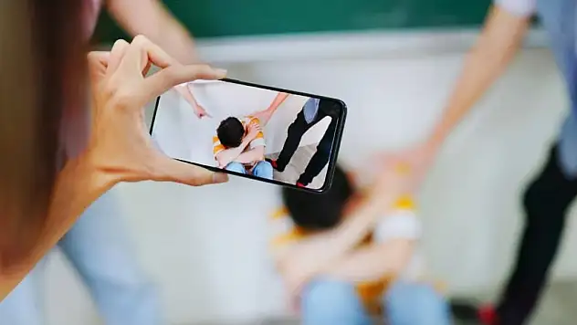 Veliler dikkat! Çocukların telefonunda olmak zorunda! 'Alo zorbalık' hattı geliyor…