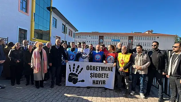 Veliyle tartışırken beyin kanaması geçiren ana sınıfı öğretmeni yoğun bakımda
