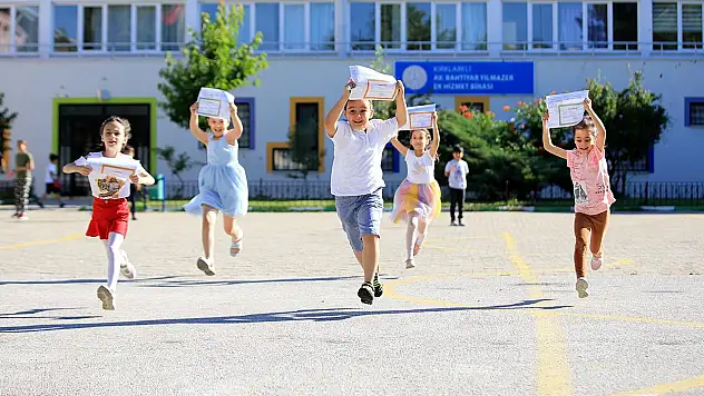 Yaklaşık 18 milyon öğrenci cuma günü karne heyecanı yaşayacak