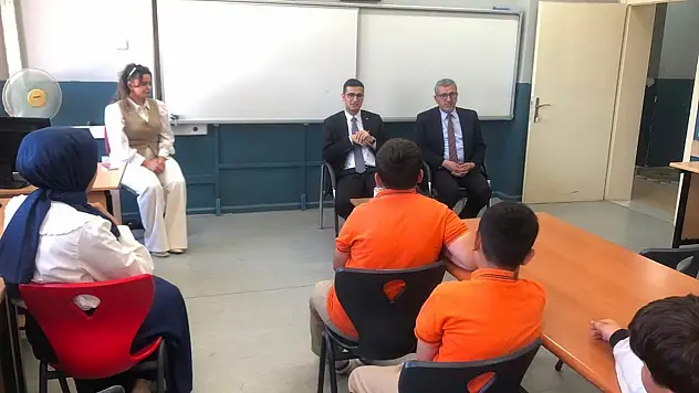Yalıhüyük Kaymakamı öğrencilerle buluştu! Başarının sırrını tek tek anlattı