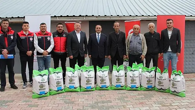 Yalıhüyük'te çiftçilere yağlık kuru fasulye tohumu dağıtıldı