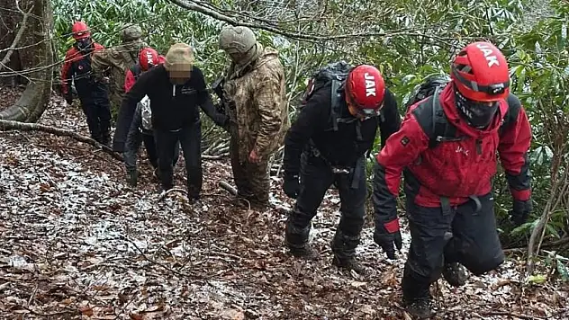 Yasa dışı yollarla ülkeye girip kaybolan 4 kişi, bulunup tutuklandı