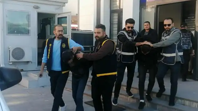 Yaşlı çifti dolandıran sahte polisler tutuklandı