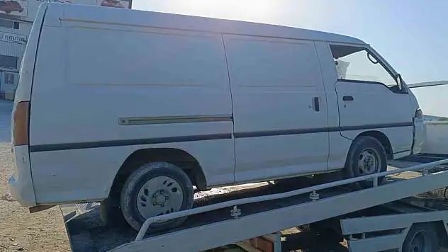 Yedieminde bekletilen araçları çalmışlar