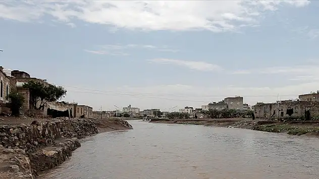 Yemen'de sel nedeniyle yerinden olan ailelerin sayısı 12 bini geçti