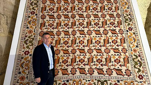 Yeniden dokunan Selçuklu halıları, Sultanhanı Kervansarayı'nda sergileniyor