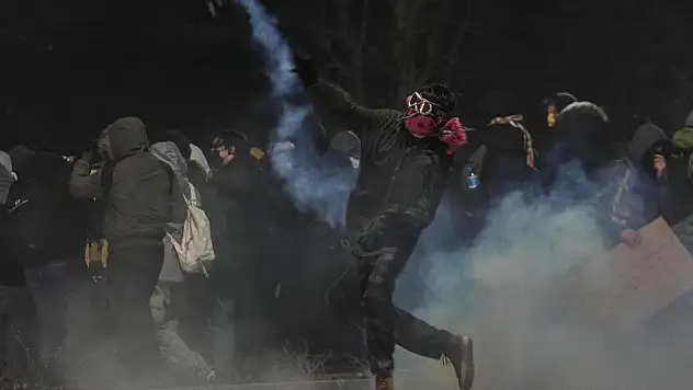 Yerlikaya: Dünkü gösterilerde 16 polis yaralandı, 53 şahsa işlem yapıldı