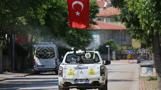 Yeşil Meram'da haşerelere karşı kesintisiz ilaçlama sürüyor!