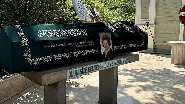 Yeşilçam'ın efsanevi yüzü Sevil Üstekin son yolculuğuna uğurlandı
