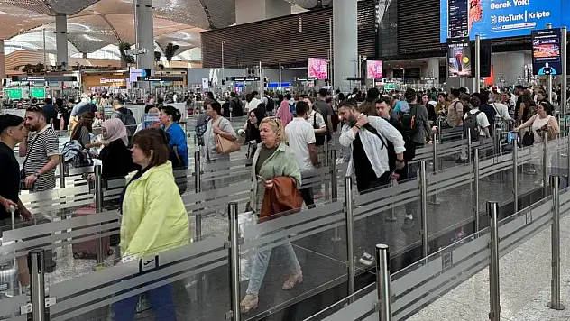 Yılın 8 ayında hava yoluyla 162,6 milyon yolcu seyahat etti