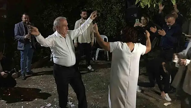 Yılmaz çifti 42 yıl sonra düğün yaptı