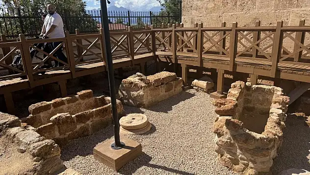 Yivli Minare çevresinde açığa çıkarılan mezarlar koruma altında