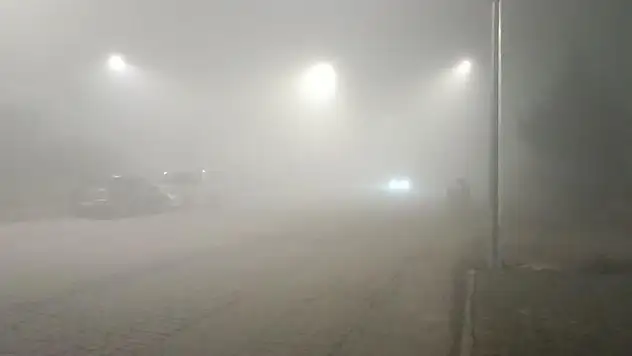 Yoğun sis görüş mesafesi 5 metreye kadar düştü