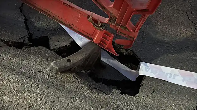 Yol çöktü zabıta ekibi önlem aldı