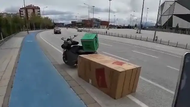 Yol kenarında öyle bir şey buldu ki... Görenler gözlerine inanamadı!