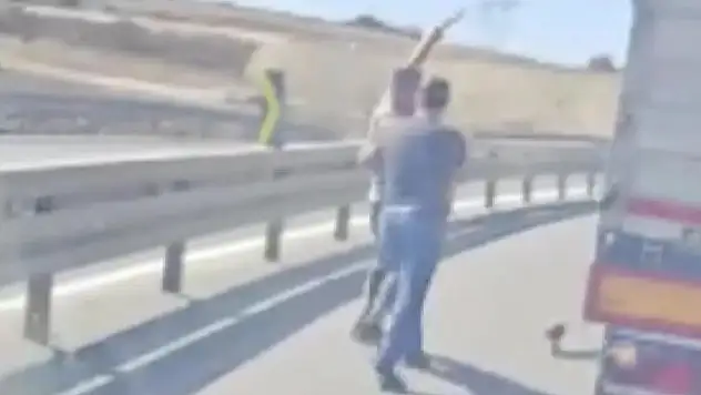 Yol verme tartışması sopalı kavgaya dönüştü!