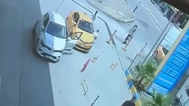 Yol verme yüzünden tartıştığı taksiciyi takip edip bıçakladı
