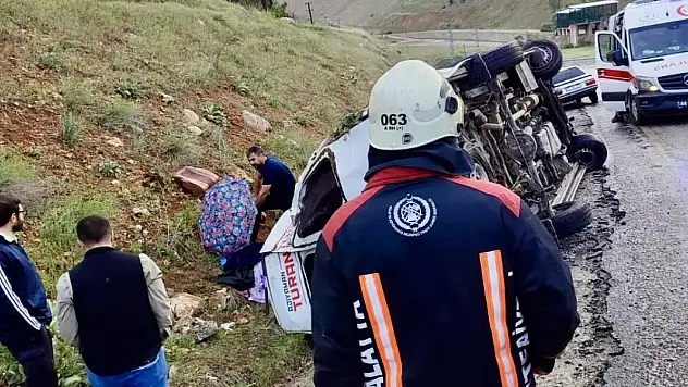 Yolcu minibüsü devrildi: 12 yaralı