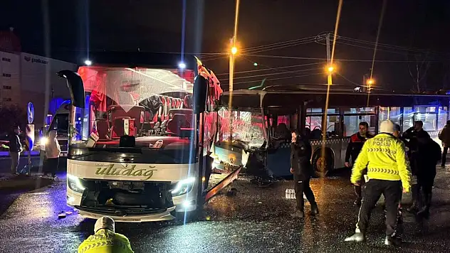 Yolcu otobüsü ile halk otobüsü çarpıştı 9 yaralı
