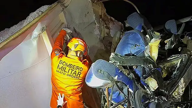 Yolcu otobüsü ile kamyon çarpıştı: 11 ölü, 45 yaralı