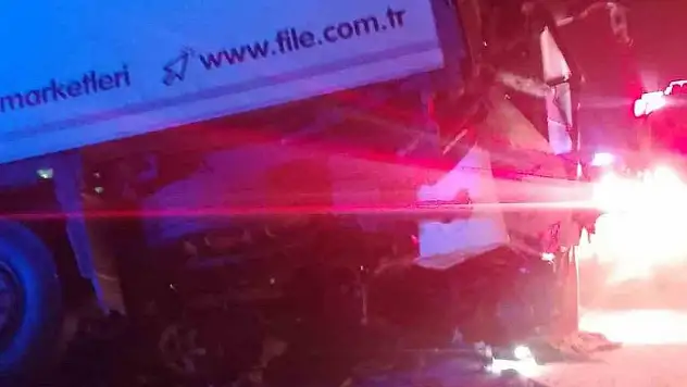 Yolcu otobüsü kaza yaptı 30 kişi yaralandı