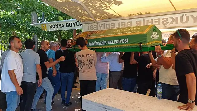 Yolcu otobüsü kazasında ölen muavin Konya'da defnedildi