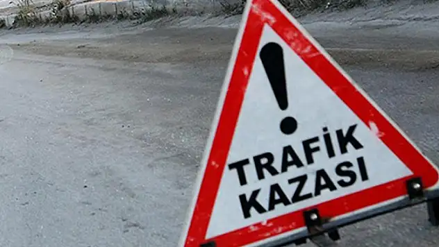 Yolcu otobüsü tıra arkadan çarptı: 10 yaralı