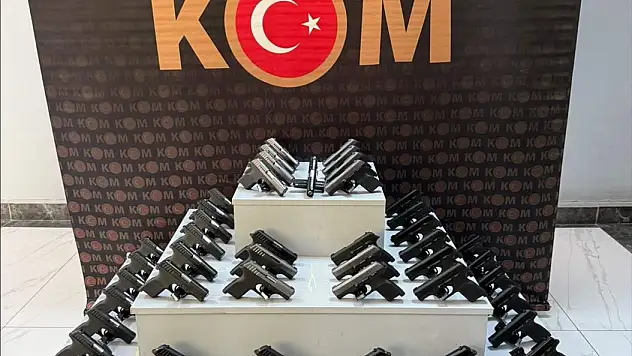Yolcu otobüsünde 55 ruhsatsız tabanca ele geçirildi