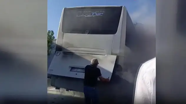 Yolda giderken bir anda alevler yükseldi! Otobüste korku dolu anlar...