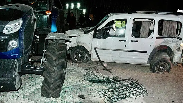 Yoldan çıkan araç traktöre çarptı!