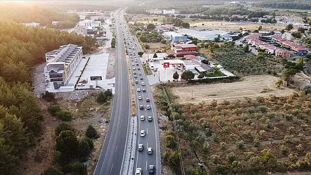 Yollarda bayram tatili dönüşü hareketliliği yaşanıyor