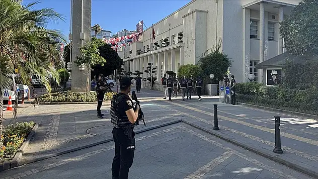 Yolsuzluk soruşturmasında gözaltına alınan 13 şüpheli adliyede!