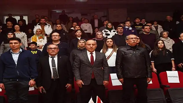 Yöntem öğrencilerinin İngilizce tiyatrosu beğenildi