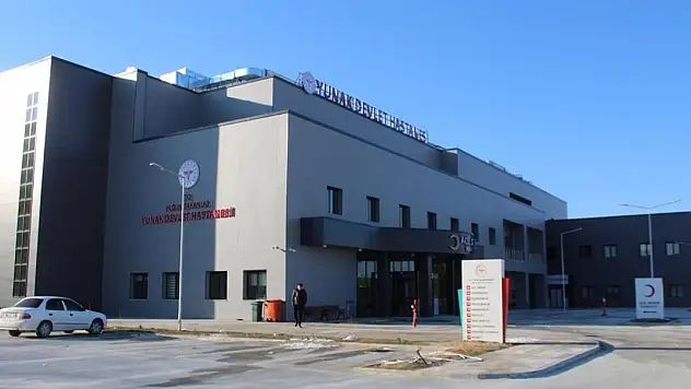 Yunak Devlet Hastanesi hasta kabulüne başladı